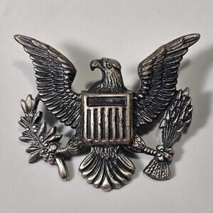 Vintage Military US Air Force Officer Rank Cap Uniform Badge Silver Screwback